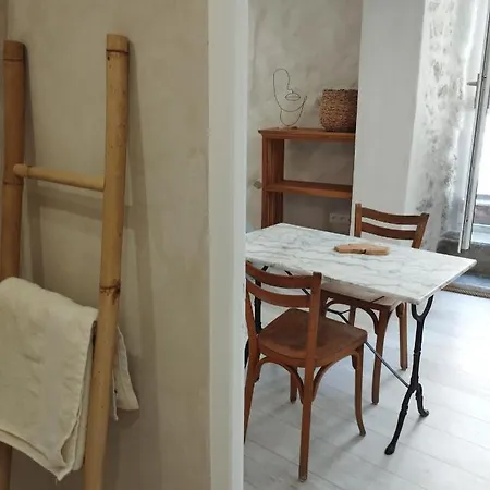 Le Nid Des Filles Apartment *